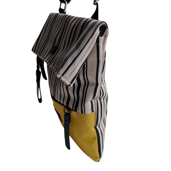 Sherpani Pica RFID MultI Pocket Crossbody Shoulder Bag - Picture 5 of 11